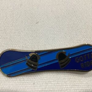 Vintage 2000 GOTTA RIDE Snowboard Enamel pin.pre-owned.